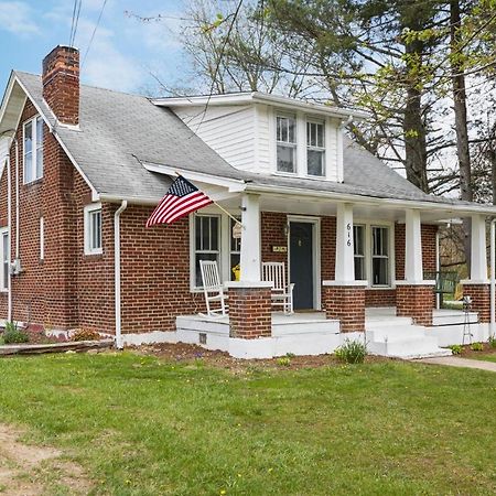Charming 4 Bedroom Farmhouse With Large Backyard For Entertaining Mountain City Exterior foto