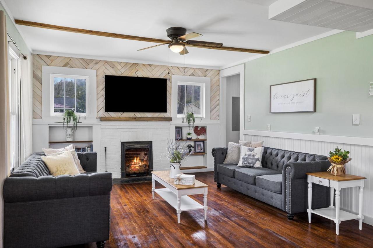 Charming 4 Bedroom Farmhouse With Large Backyard For Entertaining Mountain City Exterior foto