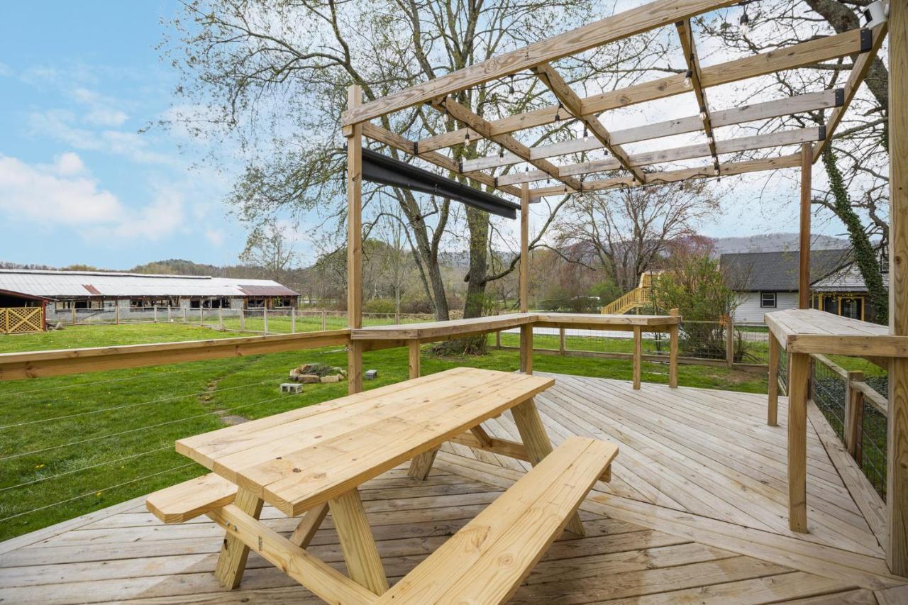 Charming 4 Bedroom Farmhouse With Large Backyard For Entertaining Mountain City Exterior foto